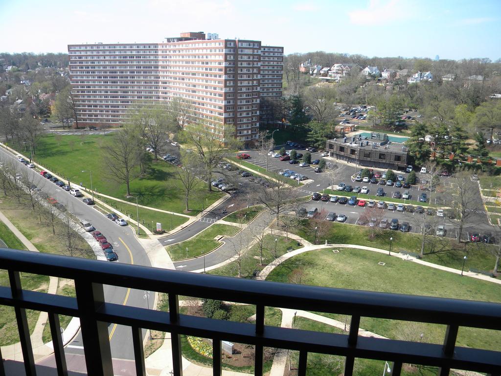 Madison Hospitality At 1401 Joyce Street Арлингтон Экстерьер фото